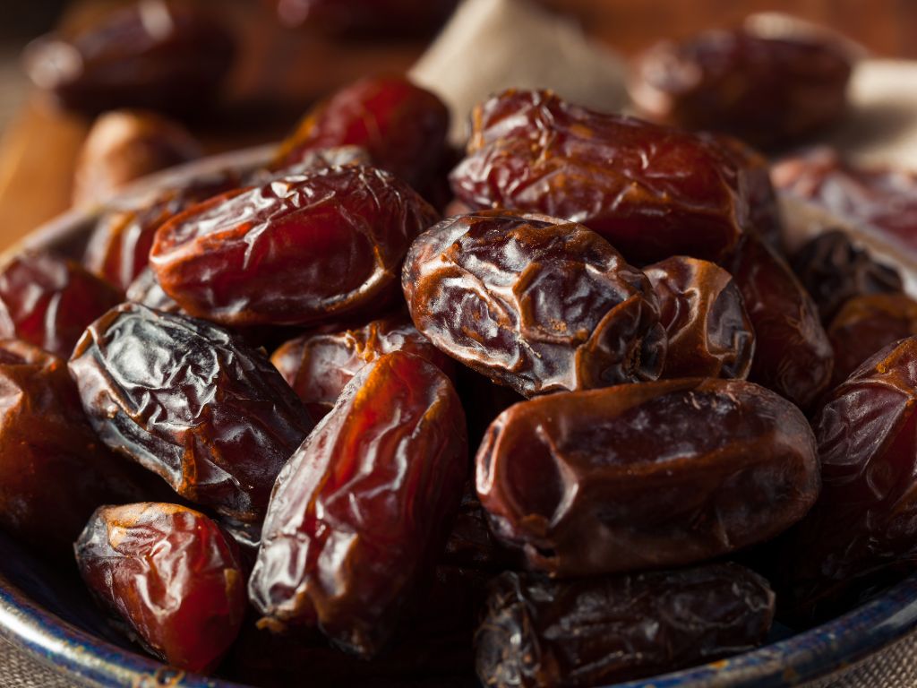 Datteri dell'Oman come Tradizione e Usanza: Un Viaggio nella Dolcezza del Sultanato